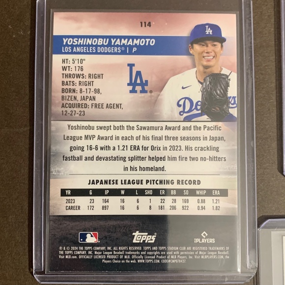 Shohei Ohtani foil refractor, Yoshinobu Yamamoto Rookie, Roki Sasaki (RC) - Picture 7 of 9